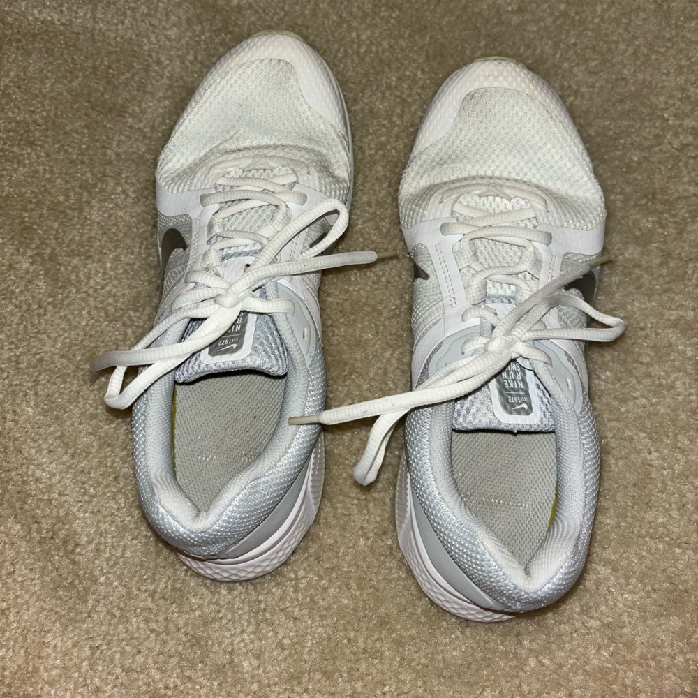 Nike run swift women’s sneakers - Picture 2 of 6